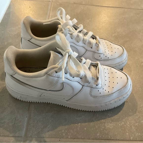 kids Nike Air Force one white sneakers size 4.5 - Picture 3 of 5